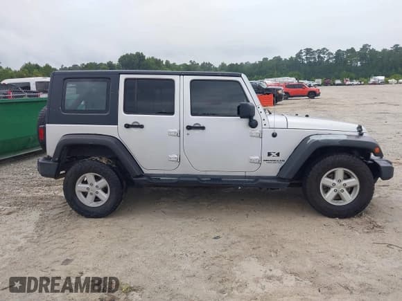 ✅ 2008 Jeep Wrangler Unlimited X • VIN: 1J4GA39148L526953 • Lot: 42924847. Wystawiony na IAAI z przebiegiem 155 722 mil. Bezpłatny archiwum sprzedaży aukcyjnych z USA i szczegółowy raport historii pojazdu na DreamBid. Zdjęcie 13.