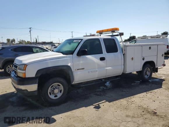 ✅ 2006 Chevrolet Silverado 1500 • VIN: 1GBHC29U16E253470 • Лот: 60060335. Опубликован ранее на Copart с пробегом 131 617 миль. Бесплатный доступ к архиву аукционных продаж из США и подробный отчёт об истории автомобиля на DreamBid. Изображение 1.