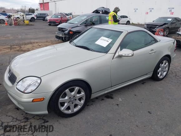 ✅ 2002 Mercedes-Benz SLK 230 Kompressor • VIN: WDBKK49F82F260243 • Лот: 41518786. Опубликован ранее на IAAI с пробегом 118 026 миль. Бесплатный доступ к архиву аукционных продаж из США и подробный отчёт об истории автомобиля на DreamBid. Изображение 17.