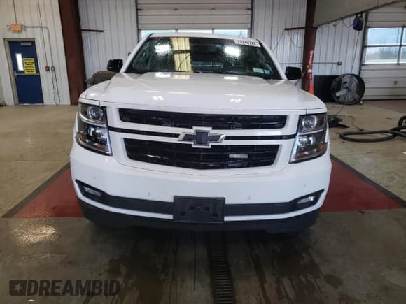 ✅ 2019 Chevrolet Suburban LT • VIN: 1GNSKHKC1KR212629 • Lot: 79246744. Wystawiony na Copart z przebiegiem 82 974 mil. Bezpłatny archiwum sprzedaży aukcyjnych z USA i szczegółowy raport historii pojazdu na DreamBid. Zdjęcie 5.