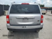 ✅ 2017 Jeep Patriot Sport SE • VIN: 1C4NJPBA3HD202949 • Lot: 63183925. Wystawiony na Copart z przebiegiem Nie podano. Bezpłatny archiwum sprzedaży aukcyjnych z USA i szczegółowy raport historii pojazdu na DreamBid. Zdjęcie 6.