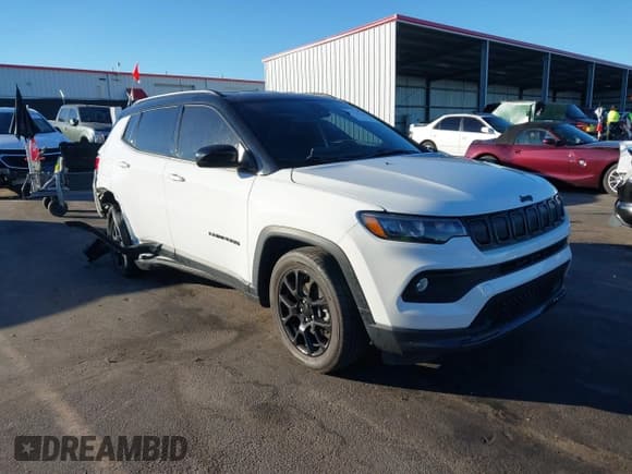✅ 2022 Jeep Compass Latitude • VIN: 3C4NJCBBXNT198261 • Lot: 43712139. Listed on IAAI with 77,000 mi. Free auction sales archive from the USA and detailed vehicle history report at DreamBid. Image 1.