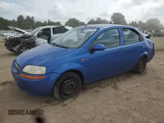 2004 Chevrolet Aveo LS z VIN KL1TJ52674B199557, wystawiony jako Copart lot #66144495 z przebiegiem Nie podano mil oraz Szkoda całkowita • Salvage title. Historia ofert i sprzedaży dostępna na DreamBid. Obrazek 1.