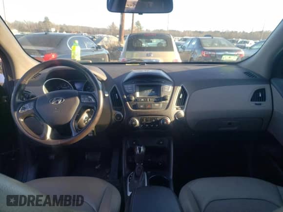 2015 Hyundai Tucson SE z VIN KM8JUCAG0FU006268, wystawiony jako Copart lot #40226233 z przebiegiem 88 381 mil mil oraz . Historia ofert i sprzedaży dostępna na DreamBid. Obrazek 8.