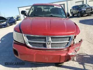 2008 Dodge Dakota Laramie z VIN 1D7HW58N28S633412, wystawiony jako Copart lot #73052994 z przebiegiem 205 950 mil mil oraz Szkoda całkowita • Salvage title. Historia ofert i sprzedaży dostępna na DreamBid. Obrazek 5.