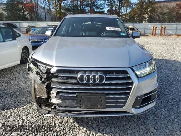 ✅ 2019 Audi Q7 Premium Plus • VIN: WA1LAAF76KD004323 • Lot: 90086025. Wystawiony na Copart z przebiegiem 78 859 mil. Bezpłatny archiwum sprzedaży aukcyjnych z USA i szczegółowy raport historii pojazdu na DreamBid. Zdjęcie 5.