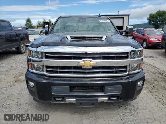 ✅ 2019 Chevrolet Silverado 2500HD High Country • VIN: 1GC1KUEY4KF110134 • Lot: 62128884. Wystawiony na Copart z przebiegiem Nie podano. Bezpłatny archiwum sprzedaży aukcyjnych z USA i szczegółowy raport historii pojazdu na DreamBid. Zdjęcie 5.