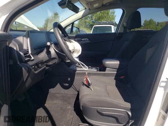 ✅ 2023 Kia Sportage LX • VIN: KNDPUCAF0P7098195 • Lot: 64895235. Wystawiony na Copart z przebiegiem 36 028 mil. Bezpłatny archiwum sprzedaży aukcyjnych z USA i szczegółowy raport historii pojazdu na DreamBid. Zdjęcie 7.