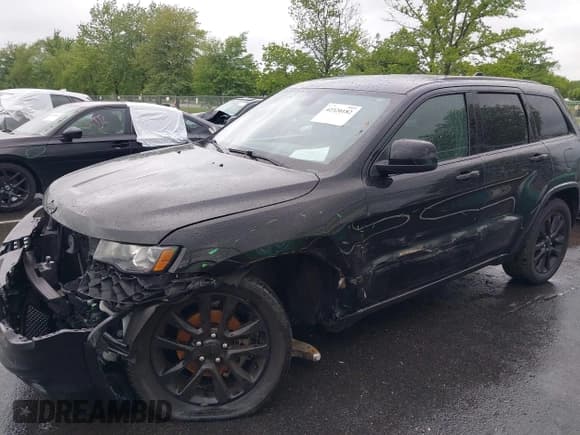 ✅ 2018 Jeep Grand Cherokee Altitude • VIN: 1C4RJEAG1JC430441 • Lot: 42320182. Wystawiony na IAAI z przebiegiem 117 110 mil. Bezpłatny archiwum sprzedaży aukcyjnych z USA i szczegółowy raport historii pojazdu na DreamBid. Zdjęcie 17.