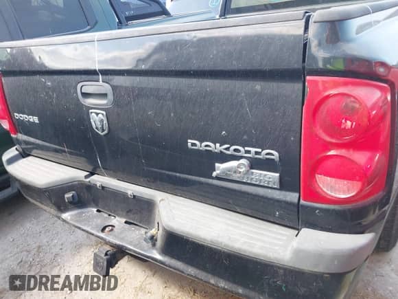 2010 Dodge Dakota z VIN 1D7CE3BK3AS164353, wystawiony jako IAAI lot #40646738 z przebiegiem 146 625 mil mil oraz . Historia ofert i sprzedaży dostępna na DreamBid. Obrazek 16.