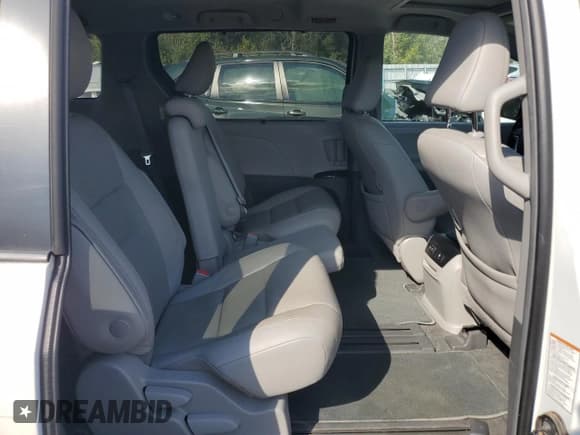 ✅ 2019 Toyota Sienna Limited • VIN: 5TDYZ3DC2KS977445 • Lot: 93521265. Wystawiony na Copart z przebiegiem 104 377 mil. Bezpłatny archiwum sprzedaży aukcyjnych z USA i szczegółowy raport historii pojazdu na DreamBid. Zdjęcie 11.