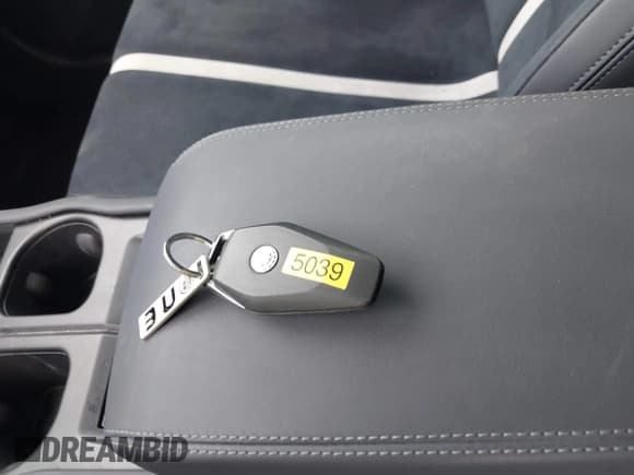 ✅ 2021 Lexus GX 460 Premium • VIN: JTJAM7BX2M5276567 • Lot: 41614538. Wystawiony na IAAI z przebiegiem 73 482 mil. Bezpłatny archiwum sprzedaży aukcyjnych z USA i szczegółowy raport historii pojazdu na DreamBid. Zdjęcie 11.