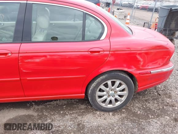 ✅ 2002 Jaguar X-Type • VIN: SAJEA51DX2XC56520 • Lot: 41820250. Listed on IAAI with 105,656 mi. Free auction sales archive from the USA and detailed vehicle history report at DreamBid. Image 6.