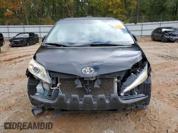 ✅ 2011 Toyota Sienna Limited • VIN: 5TDDK3DC7BS002720 • Lot: 90799405. Listed on Copart with Not provided. Free auction sales archive from the USA and detailed vehicle history report at DreamBid. Image 5.