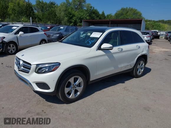 ✅ 2018 Mercedes-Benz GLC 300 • VIN: WDC0G4KB2JV014692 • Lot: 42955819. Wystawiony na IAAI z przebiegiem 97 612 mil. Bezpłatny archiwum sprzedaży aukcyjnych z USA i szczegółowy raport historii pojazdu na DreamBid. Zdjęcie 2.