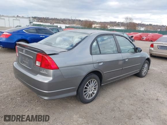 ✅ 2005 Honda Civic LX • VIN: 2HGES16555H614071 • Лот: 43731215. Опубликован ранее на IAAI с пробегом 145 565 миль. Бесплатный доступ к архиву аукционных продаж из США и подробный отчёт об истории автомобиля на DreamBid. Изображение 4.
