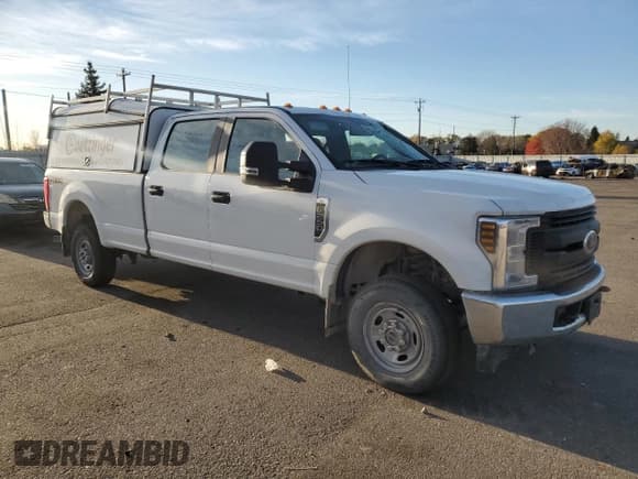 ✅ 2019 Ford F-250 XL • VIN: 1FT7W2B64KEF40435 • Lot: 89894605. Wystawiony na Copart z przebiegiem 209 176 mil. Bezpłatny archiwum sprzedaży aukcyjnych z USA i szczegółowy raport historii pojazdu na DreamBid. Zdjęcie 4.