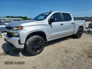 ✅ 2021 Chevrolet Silverado 1500 Custom • VIN: 1GCPWBEK2MZ199752 • Лот: 65573545. Опубликован ранее на Copart с пробегом 110 456 миль. Бесплатный доступ к архиву аукционных продаж из США и подробный отчёт об истории автомобиля на DreamBid. Изображение 1.