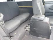 ✅ 2006 Jeep Wrangler Unlimited LWB • VIN: 1J4FA44SX6P744256 • Lot: 42660639. Wystawiony na IAAI z przebiegiem 134 732 mil. Bezpłatny archiwum sprzedaży aukcyjnych z USA i szczegółowy raport historii pojazdu na DreamBid. Zdjęcie 8.