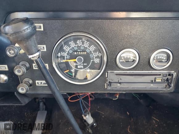 ✅ 1985 Jeep CJ • VIN: 1JCCM87E2FT135665 • Lot: 77665374. Listed on Copart with 181,500 mi. Free auction sales archive from the USA and detailed vehicle history report at DreamBid. Image 9.