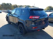 ✅ 2017 Jeep Cherokee Trailhawk L Plus • VIN: 1C4PJMBSXHW639609 • Lot: 43540970. Wystawiony na IAAI z przebiegiem 79 511 mil. Bezpłatny archiwum sprzedaży aukcyjnych z USA i szczegółowy raport historii pojazdu na DreamBid. Zdjęcie 3.