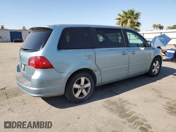 ✅ 2009 Volkswagen Routan SEL • VIN: 2V8HW54X59R601482 • Lot: 68299245. Listed on Copart with 179,564 mi. Free auction sales archive from the USA and detailed vehicle history report at DreamBid. Image 3.