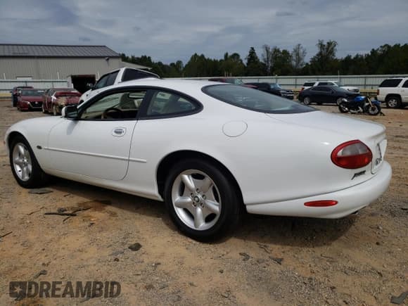 ✅ 1997 Jaguar XK • VIN: SAJGX5741VC003884 • Лот: 81004545. Опубликован ранее на Copart с пробегом Не указан. Бесплатный доступ к архиву аукционных продаж из США и подробный отчёт об истории автомобиля на DreamBid. Изображение 2.