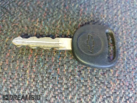 2006 Chevrolet Silverado 1500 LT3 z VIN 1GCEK19Z56Z189739, wystawiony jako IAAI lot #41748421 z przebiegiem 168 700 mil mil oraz . Historia ofert i sprzedaży dostępna na DreamBid. Obrazek 11.