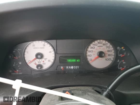 ✅ 2006 Ford F-350 XL • VIN: 1FTWW31P86EB06939 • Lot: 92293805. Wystawiony na Copart z przebiegiem 143 300 mil. Bezpłatny archiwum sprzedaży aukcyjnych z USA i szczegółowy raport historii pojazdu na DreamBid. Zdjęcie 9.