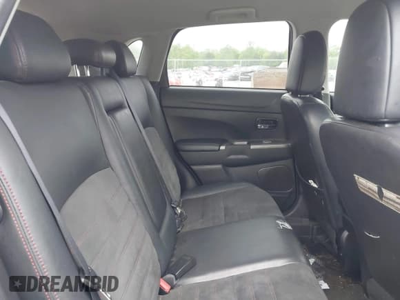 ✅ 2018 Mitsubishi Outlander SE • VIN: JA4AP3AW6JU016938 • Lot: 42117988. Listed on IAAI with 126,543 mi. Free auction sales archive from the USA and detailed vehicle history report at DreamBid. Image 8.