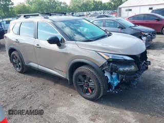 ✅ 2025 Nissan Rogue SV • VIN: 5N1BT3BBXSC805856 • Lot: 42431949. Listed on IAAI with 1,084 mi. Free auction sales archive from the USA and detailed vehicle history report at DreamBid. Image 1.