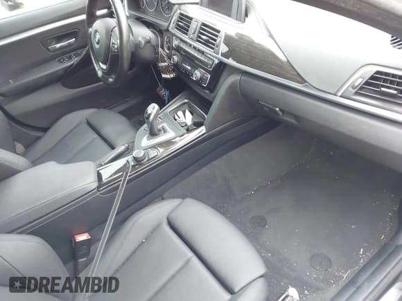 ✅ 2018 BMW 4 Series 440i • VIN: WBA4J5C56JBF07087 • Lot: 41421921. Wystawiony na IAAI z przebiegiem 61 601 mil. Bezpłatny archiwum sprzedaży aukcyjnych z USA i szczegółowy raport historii pojazdu na DreamBid. Zdjęcie 5.