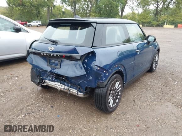 ✅ 2025 MINI Hardtop Cooper S • VIN: WMW23GD08S2W45891 • Lot: 43275904. Listed on IAAI with 10,499 mi. Free auction sales archive from the USA and detailed vehicle history report at DreamBid. Image 4.