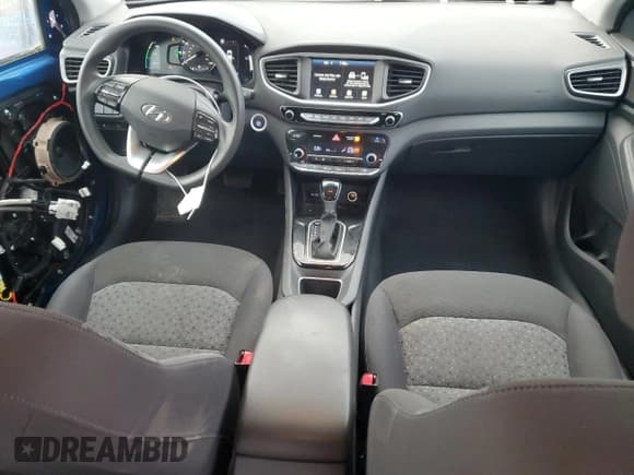 ✅ 2018 Hyundai Ioniq Blue • VIN: KMHC65LCXJU063675 • Лот: 83433294. Опубликован ранее на Copart с пробегом 296 462 миль. Бесплатный доступ к архиву аукционных продаж из США и подробный отчёт об истории автомобиля на DreamBid. Изображение 8.