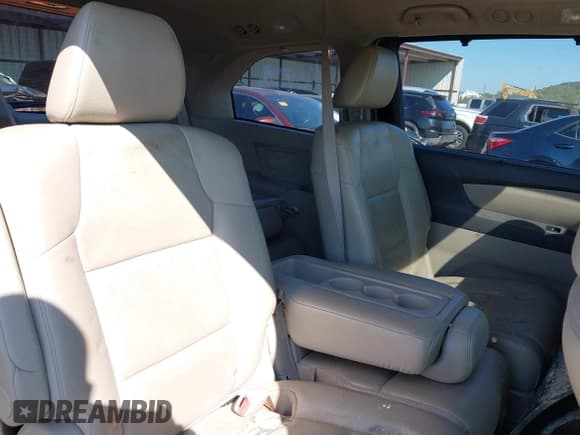 ✅ 2013 Honda Odyssey EX-L • VIN: 5FNRL5H6XDB080547 • Lot: 43273004. Wystawiony na IAAI z przebiegiem 209 471 mil. Bezpłatny archiwum sprzedaży aukcyjnych z USA i szczegółowy raport historii pojazdu na DreamBid. Zdjęcie 8.