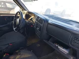 ✅ 2002 Chevrolet Blazer LS • VIN: 1GNDT13W82K183578 • Lot: 41349710. Wystawiony na IAAI z przebiegiem Nie podano. Bezpłatny archiwum sprzedaży aukcyjnych z USA i szczegółowy raport historii pojazdu na DreamBid. Zdjęcie 5.