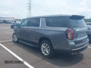 ✅ 2022 Chevrolet Suburban Premier • VIN: 1GNSKFKD9NR183852 • Lot: 42583343. Wystawiony na IAAI z przebiegiem 74 421 mil. Bezpłatny archiwum sprzedaży aukcyjnych z USA i szczegółowy raport historii pojazdu na DreamBid. Zdjęcie 14.