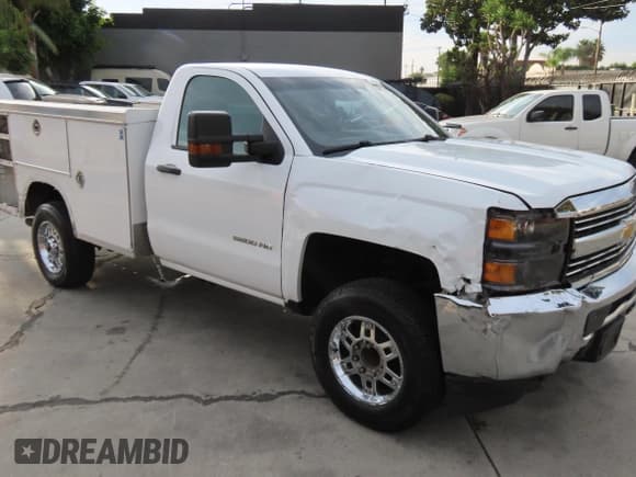 ✅ 2018 Chevrolet Silverado 2500HD Work Truck • VIN: 1GB0CUEGXJZ276725 • Лот: 93052075. Опубликован ранее на Copart с пробегом 135 413 миль. Бесплатный доступ к архиву аукционных продаж из США и подробный отчёт об истории автомобиля на DreamBid. Изображение 2.