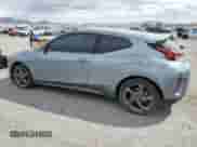 ✅ 2019 Hyundai Veloster 2.0 • VIN: KMHTG6AF7KU019781 • Lot: 51629135. Wystawiony na Copart z przebiegiem 70 072 mil mil. Skorzystaj z bezpłatnego archiwum sprzedaży aukcyjnych z USA i zobacz szczegółowy raport historii pojazdu na DreamBid. Zdjęcie 2.