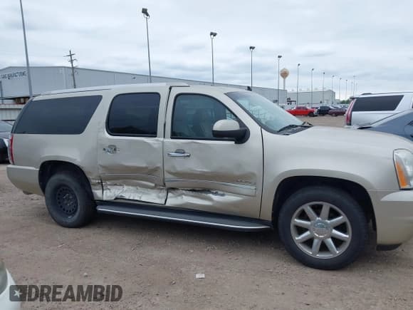 ✅ 2013 GMC Yukon XL Denali • VIN: 1GKS1MEF3DR135893 • Lot: 42148217. Listed on IAAI with 176,914 mi. Free auction sales archive from the USA and detailed vehicle history report at DreamBid. Image 14.