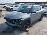 ✅ 2023 Chevrolet TrailBlazer LT • VIN: KL79MPS27PB178910 • Lot: 43258520. Wystawiony na IAAI z przebiegiem 21 811 mil. Bezpłatny archiwum sprzedaży aukcyjnych z USA i szczegółowy raport historii pojazdu na DreamBid. Zdjęcie 19.