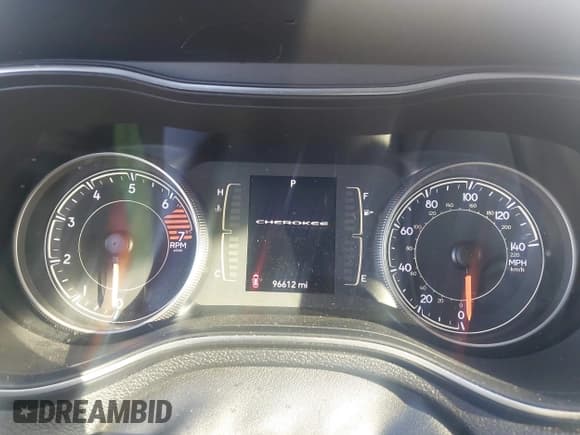 ✅ 2019 Jeep Cherokee Latitude Plus • VIN: 1C4PJLLBXKD202138 • Lot: 43426940. Wystawiony na IAAI z przebiegiem 96 612 mil. Bezpłatny archiwum sprzedaży aukcyjnych z USA i szczegółowy raport historii pojazdu na DreamBid. Zdjęcie 7.