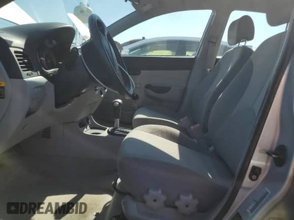 2006 Hyundai Accent GLS с VIN KMHCN46C06U028613, выставлен на аукционе Copart как лот 74035624 с пробегом 102 002 миль миль и Списание • Salvage title. История ставок и продаж доступна на DreamBid. Изображение 7.