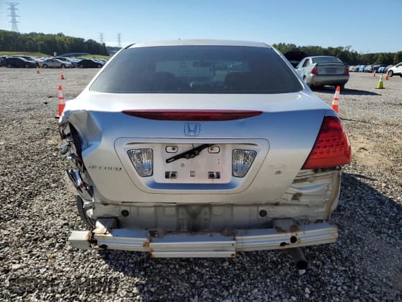 ✅ 2007 Honda Accord LX • VIN: 1HGCM56447A002798 • Lot: 86519025. Listed on Copart with 185,968 mi. Free auction sales archive from the USA and detailed vehicle history report at DreamBid. Image 6.