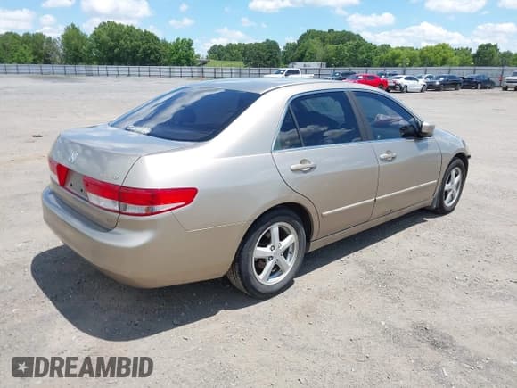 ✅ 2003 Honda Accord EX • VIN: JHMCM56753C050624 • Lot: 42386085. Listed on IAAI with 204,126 mi. Free auction sales archive from the USA and detailed vehicle history report at DreamBid. Image 4.