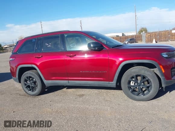 ✅ 2024 Jeep Grand Cherokee Altitude • VIN: 1C4RJHAG1RC108850 • Lot: 43633746. Listed on IAAI with 35,014 mi. Free auction sales archive from the USA and detailed vehicle history report at DreamBid. Image 13.