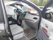 ✅ 2012 Toyota Sienna XLE • VIN: 5TDDK3DC8CS044153 • Lot: 42174323. Wystawiony na IAAI z przebiegiem 132 828 mil. Bezpłatny archiwum sprzedaży aukcyjnych z USA i szczegółowy raport historii pojazdu na DreamBid. Zdjęcie 5.