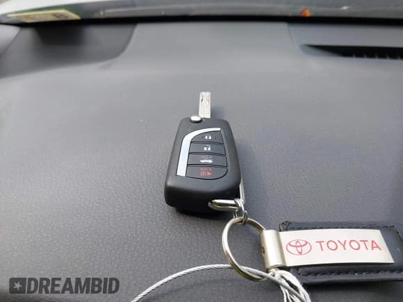 ✅ 2023 Toyota Camry LE • VIN: 4T1C11AKXPU186712 • Lot: 43266168. Wystawiony na IAAI z przebiegiem 38 611 mil. Bezpłatny archiwum sprzedaży aukcyjnych z USA i szczegółowy raport historii pojazdu na DreamBid. Zdjęcie 11.