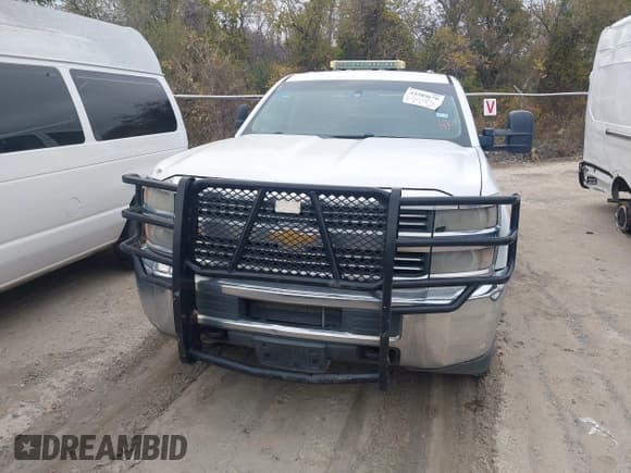 ✅ 2015 Chevrolet Silverado 2500HD Work Truck • VIN: 1GC1KUEG8FF149452 • Lot: 43589670. Wystawiony na IAAI z przebiegiem 313 050 mil. Bezpłatny archiwum sprzedaży aukcyjnych z USA i szczegółowy raport historii pojazdu na DreamBid. Zdjęcie 12.