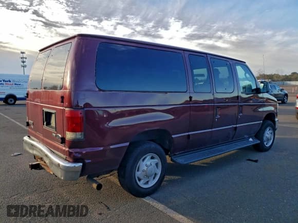 ✅ 2011 Ford Econoline Passenger XLT • VIN: 1FBNE3BL3BDA23353 • Lot: 95520895. Wystawiony na Copart z przebiegiem 166 046 mil. Bezpłatny archiwum sprzedaży aukcyjnych z USA i szczegółowy raport historii pojazdu na DreamBid. Zdjęcie 3.